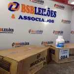 LOTE 084 - 02 CAIXAS COM COLA TUBO ST BRASCOLA 15 FRASCOS CADA. (NO ESTADO, LEILÃO NÃO TEM GARANTIA E NEM DEVOLUÇÃO, SUJEITO A POSSÍVEIS AVARIAS VISÍVEIS/OCULTAS E/OU AUSÊNCIA DE COMPONENTES).