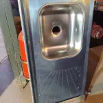 LOTE 337 - 01 PIA EM AÇO INOX CIMENTADA MEDINDO 1,50M X 0,53CM. (NO ESTADO, LEILÃO NÃO TEM GARANTIA E NEM DEVOLUÇÃO, SUJEITO A POSSÍVEIS AVARIAS VISÍVEIS/OCULTAS E/OU AUSÊNCIA DE COMPONENTES).