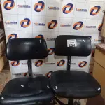 LOTE 264 - 02 CADEIRAS DE ESCRITÓRIO COM BASE GIRATÓRIA. (NO ESTADO, LEILÃO NÃO TEM GARANTIA E NEM DEVOLUÇÃO, SUJEITO A POSSÍVEIS AVARIAS VISÍVEIS/OCULTAS E/OU AUSÊNCIA DE COMPONENTES).