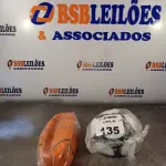 LOTE 135 - 01 BOLA DE BASQUETE E 01 BOLA DE FUTEBOL (NO ESTADO, LEILÃO NÃO TEM GARANTIA E NEM DEVOLUÇÃO, SUJEITO A POSSÍVEIS AVARIAS VISÍVEIS/OCULTAS E/OU AUSÊNCIA DE COMPONENTES).