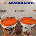 LOTE 320 - 02 BALDES DE DESMOLDANTE PARA FORMAS. (NO ESTADO, LEILÃO NÃO TEM GARANTIA E NEM DEVOLUÇÃO, SUJEITO A POSSÍVEIS AVARIAS VISÍVEIS/OCULTAS E/OU AUSÊNCIA DE COMPONENTES).