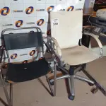 LOTE 336 - 02 CADEIRAS DE ESCRITÓRIO CROMADA SENDO 01 COM BASE GIRATÓRIA. (NO ESTADO, LEILÃO NÃO TEM GARANTIA E NEM DEVOLUÇÃO, SUJEITO A POSSÍVEIS AVARIAS VISÍVEIS/OCULTAS E/OU AUSÊNCIA DE COMPONENTES).