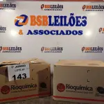 LOTE 143 - 02 CAIXAS COM BISNAGAS DE ÁLCOOL ETÍLICO HIDRATADO 70% ANTISSÉPTICO DE MÃOS 30 UNIDADES CADA. (NO ESTADO, LEILÃO NÃO TEM GARANTIA E NEM DEVOLUÇÃO, SUJEITO A POSSÍVEIS AVARIAS VISÍVEIS/OCULTAS E/OU AUSÊNCIA DE COMPONENTES).
