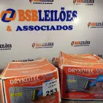 LOTE 253 - 02 CAIXAS DE ARGAMASSA DRYKOTEC 5500 18KG. (NO ESTADO, LEILÃO NÃO TEM GARANTIA E NEM DEVOLUÇÃO, SUJEITO A POSSÍVEIS AVARIAS VISÍVEIS/OCULTAS E/OU AUSÊNCIA DE COMPONENTES).