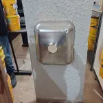 LOTE 180 - 01 PIA EM AÇO INOX CIMENTADA MEDINDO 1,50M X 0,53CM. (NO ESTADO, LEILÃO NÃO TEM GARANTIA E NEM DEVOLUÇÃO, SUJEITO A POSSÍVEIS AVARIAS VISÍVEIS/OCULTAS E/OU AUSÊNCIA DE COMPONENTES).