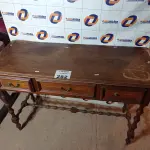 LOTE 282 - 01 APARADOR EM MADEIRA ENTALHADA. (NO ESTADO, LEILÃO NÃO TEM GARANTIA E NEM DEVOLUÇÃO, SUJEITO A POSSÍVEIS AVARIAS VISÍVEIS/OCULTAS E/OU AUSÊNCIA DE COMPONENTES).