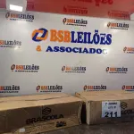 LOTE 211 - 02 CAIXAS COM COLA TUBO ST BRASCOLA 15 FRASCOS CADA. (NO ESTADO, LEILÃO NÃO TEM GARANTIA E NEM DEVOLUÇÃO, SUJEITO A POSSÍVEIS AVARIAS VISÍVEIS/OCULTAS E/OU AUSÊNCIA DE COMPONENTES).