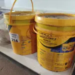 LOTE 214 - 02 BALDES DE VEDALIT, ADITIVO PLASTIFICANTE CONCENTRADO PARA CONCRETO E ARGAMASSAS 18L. (NO ESTADO, LEILÃO NÃO TEM GARANTIA E NEM DEVOLUÇÃO, SUJEITO A POSSÍVEIS AVARIAS VISÍVEIS/OCULTAS E/OU AUSÊNCIA DE COMPONENTES).