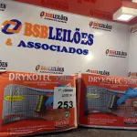 LOTE 253 - 02 CAIXAS DE ARGAMASSA DRYKOTEC 5500 18KG. (NO ESTADO, LEILÃO NÃO TEM GARANTIA E NEM DEVOLUÇÃO, SUJEITO A POSSÍVEIS AVARIAS VISÍVEIS/OCULTAS E/OU AUSÊNCIA DE COMPONENTES).
