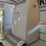 LOTE 188 - 01 AR CONDICIONADO PINGUINHO 12.000BTU 220V. (NO ESTADO, LEILÃO NÃO TEM GARANTIA E NEM DEVOLUÇÃO, SUJEITO A POSSÍVEIS AVARIAS VISÍVEIS/OCULTAS E/OU AUSÊNCIA DE COMPONENTES).