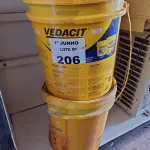LOTE 206 - 01 BALDE DE ADITIVO IMPERMEABILIZANTE PARA CONCRETO E ARGAMASSAS E 01 BALDE DE VEDALIT 18L. (NO ESTADO, LEILÃO NÃO TEM GARANTIA E NEM DEVOLUÇÃO, SUJEITO A POSSÍVEIS AVARIAS VISÍVEIS/OCULTAS E/OU AUSÊNCIA DE COMPONENTES).