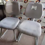 LOTE 287 - 02 CADEIRAS DE ESCRITÓRIO COM BASES FIXAS. (NO ESTADO, LEILÃO NÃO TEM GARANTIA E NEM DEVOLUÇÃO, SUJEITO A POSSÍVEIS AVARIAS VISÍVEIS/OCULTAS E/OU AUSÊNCIA DE COMPONENTES).
