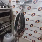LOTE 304 - 01 ENCERADEIRA INDUSTRIAL. (NO ESTADO, LEILÃO NÃO TEM GARANTIA E NEM DEVOLUÇÃO, SUJEITO A POSSÍVEIS AVARIAS VISÍVEIS/OCULTAS E/OU AUSÊNCIA DE COMPONENTES).