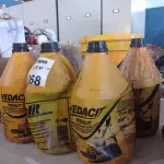 LOTE 068 - 01 BALDE DE BIANCO, ADESIVO DE ALTO DESEMPENHO PARA ARGAMASSAS E CHAPISCOS E 06 GALÕES DE VEDALIT COM AVARIAS. (NO ESTADO, LEILÃO NÃO TEM GARANTIA E NEM DEVOLUÇÃO, SUJEITO A POSSÍVEIS AVARIAS VISÍVEIS/OCULTAS E/OU AUSÊNCIA DE COMPONENTES).
