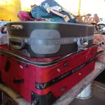 LOTE 356 - 01 BOLSA E 02 MALAS DE VIAGEM. (NO ESTADO, LEILÃO NÃO TEM GARANTIA E NEM DEVOLUÇÃO, SUJEITO A POSSÍVEIS AVARIAS VISÍVEIS/OCULTAS E/OU AUSÊNCIA DE COMPONENTES).