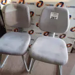 LOTE 287 - 02 CADEIRAS DE ESCRITÓRIO COM BASES FIXAS. (NO ESTADO, LEILÃO NÃO TEM GARANTIA E NEM DEVOLUÇÃO, SUJEITO A POSSÍVEIS AVARIAS VISÍVEIS/OCULTAS E/OU AUSÊNCIA DE COMPONENTES).