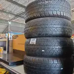 LOTE 194 - 04 PNEUS USADOS PARA CAMIONETE NAS MEDIDAS: 285/70/17. (NO ESTADO, LEILÃO NÃO TEM GARANTIA E NEM DEVOLUÇÃO, SUJEITO A POSSÍVEIS AVARIAS VISÍVEIS/OCULTAS E/OU AUSÊNCIA DE COMPONENTES).