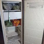 LOTE 284 - 01 FREEZER VERTICAL MARCA PROSDÓCIMO 220V. (NO ESTADO, LEILÃO NÃO TEM GARANTIA E NEM DEVOLUÇÃO, SUJEITO A POSSÍVEIS AVARIAS VISÍVEIS/OCULTAS E/OU AUSÊNCIA DE COMPONENTES).
