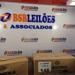 LOTE 148 - 02 CAIXAS COM COLA TUBO ST BRASCOLA 15 FRASCOS CADA. (NO ESTADO, LEILÃO NÃO TEM GARANTIA E NEM DEVOLUÇÃO, SUJEITO A POSSÍVEIS AVARIAS VISÍVEIS/OCULTAS E/OU AUSÊNCIA DE COMPONENTES).