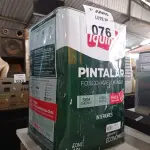 LOTE 076 - 01 LATA DE TINTA IQUINE PINTALAR FOSCO-AVELUDADO INTERIORES NA COR BRANCO GELO 18L. (NO ESTADO, LEILÃO NÃO TEM GARANTIA E NEM DEVOLUÇÃO, SUJEITO A POSSÍVEIS AVARIAS VISÍVEIS/OCULTAS E/OU AUSÊNCIA DE COMPONENTES).