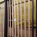 LOTE 380 - 01 CAMA DE SOLTEIRO EM IMBUIA DO POLO MADEIREIRO DO RIO GRANDE DO SUL. (NO ESTADO, LEILÃO NÃO TEM GARANTIA E NEM DEVOLUÇÃO, SUJEITO A POSSÍVEIS AVARIAS VISÍVEIS/OCULTAS E/OU AUSÊNCIA DE COMPONENTES).