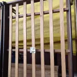 LOTE 377 - 01 CAMA DE SOLTEIRO EM IMBUIA DO POLO MADEIREIRO DO RIO GRANDE DO SUL. (NO ESTADO, LEILÃO NÃO TEM GARANTIA E NEM DEVOLUÇÃO, SUJEITO A POSSÍVEIS AVARIAS VISÍVEIS/OCULTAS E/OU AUSÊNCIA DE COMPONENTES).