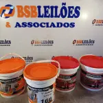 LOTE 166 - 02 BALDES DE DRYKOVEDA E 02 BALDES DE DESMOLDANTE PARA FORMAS 3,6L. (NO ESTADO, LEILÃO NÃO TEM GARANTIA E NEM DEVOLUÇÃO, SUJEITO A POSSÍVEIS AVARIAS VISÍVEIS/OCULTAS E/OU AUSÊNCIA DE COMPONENTES).