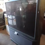 LOTE 354 - 01 TV SONY BIVOLT. (NO ESTADO, LEILÃO NÃO TEM GARANTIA E NEM DEVOLUÇÃO, SUJEITO A POSSÍVEIS AVARIAS VISÍVEIS/OCULTAS E/OU AUSÊNCIA DE COMPONENTES).