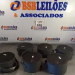 LOTE 070 - 06 ALTO-FALANTES COM SUPORTE DE FERRO. (NO ESTADO, LEILÃO NÃO TEM GARANTIA E NEM DEVOLUÇÃO, SUJEITO A POSSÍVEIS AVARIAS VISÍVEIS/OCULTAS E/OU AUSÊNCIA DE COMPONENTES).