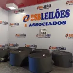 LOTE 070 - 06 ALTO-FALANTES COM SUPORTE DE FERRO. (NO ESTADO, LEILÃO NÃO TEM GARANTIA E NEM DEVOLUÇÃO, SUJEITO A POSSÍVEIS AVARIAS VISÍVEIS/OCULTAS E/OU AUSÊNCIA DE COMPONENTES).
