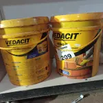 LOTE 209 - 02 BALDES DE VEDALIT, ADITIVO PLASTIFICANTE CONCENTRADO PARA CONCRETO E ARGAMASSAS 18L. (NO ESTADO, LEILÃO NÃO TEM GARANTIA E NEM DEVOLUÇÃO, SUJEITO A POSSÍVEIS AVARIAS VISÍVEIS/OCULTAS E/OU AUSÊNCIA DE COMPONENTES).