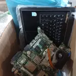 LOTE 124 - 01 CAIXA COM TELAS DE NOTEBOOK E PERIFÉRICOS DE INFORMÁTICA DIVERSOS. (NO ESTADO, LEILÃO NÃO TEM GARANTIA E NEM DEVOLUÇÃO, SUJEITO A POSSÍVEIS AVARIAS VISÍVEIS/OCULTAS E/OU AUSÊNCIA DE COMPONENTES).