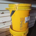 LOTE 208 - 02 BALDES DE VEDALIT, ADITIVO PLASTIFICANTE CONCENTRADO PARA CONCRETO E ARGAMASSA 18L. (NO ESTADO, LEILÃO NÃO TEM GARANTIA E NEM DEVOLUÇÃO, SUJEITO A POSSÍVEIS AVARIAS VISÍVEIS/OCULTAS E/OU AUSÊNCIA DE COMPONENTES).