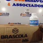 LOTE 122 - 02 CAIXAS COM COLA TUBO ST BRASCOLA 15 FRASCOS CADA. (NO ESTADO, LEILÃO NÃO TEM GARANTIA E NEM DEVOLUÇÃO, SUJEITO A POSSÍVEIS AVARIAS VISÍVEIS/OCULTAS E/OU AUSÊNCIA DE COMPONENTES).
