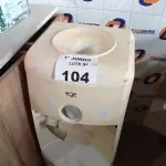 LOTE 104 - 01 BEBEDOURO PARA GARRAFÃO MARCA EGE 220V. (NO ESTADO, LEILÃO NÃO TEM GARANTIA E NEM DEVOLUÇÃO, SUJEITO A POSSÍVEIS AVARIAS VISÍVEIS/OCULTAS E/OU AUSÊNCIA DE COMPONENTES).