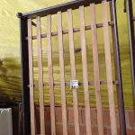 LOTE 382 - 01 CAMA DE SOLTEIRO EM IMBUIA DO POLO MADEIREIRO DO RIO GRANDE DO SUL. (NO ESTADO, LEILÃO NÃO TEM GARANTIA E NEM DEVOLUÇÃO, SUJEITO A POSSÍVEIS AVARIAS VISÍVEIS/OCULTAS E/OU AUSÊNCIA DE COMPONENTES).