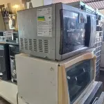 LOTE 191 - 02 MICRO-ONDAS MARCAS E MODELOS DIVERSOS. (NO ESTADO, LEILÃO NÃO TEM GARANTIA E NEM DEVOLUÇÃO, SUJEITO A POSSÍVEIS AVARIAS VISÍVEIS/OCULTAS E/OU AUSÊNCIA DE COMPONENTES).