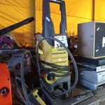 LOTE 343 - 01 LAVADORA DE ALTA PRESSÃO MARCA KARCHER 127V. (NO ESTADO, LEILÃO NÃO TEM GARANTIA E NEM DEVOLUÇÃO, SUJEITO A POSSÍVEIS AVARIAS VISÍVEIS/OCULTAS E/OU AUSÊNCIA DE COMPONENTES).