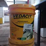 LOTE 096 - 01 BALDE DE DESMOLDANTE PARA CONCRETO REVESTIDO E 01 BALDE DE VEDALIT, ADITIVO PLASTIFICANTE CONCENTRADO PARA ARGAMASSAS DE ASSENTAMENTO E REBOCO CONVENCIONAL 18L. (NO ESTADO, LEILÃO NÃO TEM GARANTIA E NEM DEVOLUÇÃO, SUJEITO A POSSÍVEIS AVARIAS VISÍVEIS/OCULTAS E/OU AUSÊNCIA DE COMPONENTES).