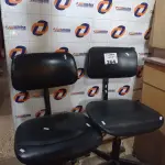 LOTE 264 - 02 CADEIRAS DE ESCRITÓRIO COM BASE GIRATÓRIA. (NO ESTADO, LEILÃO NÃO TEM GARANTIA E NEM DEVOLUÇÃO, SUJEITO A POSSÍVEIS AVARIAS VISÍVEIS/OCULTAS E/OU AUSÊNCIA DE COMPONENTES).