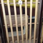 LOTE 377 - 01 CAMA DE SOLTEIRO EM IMBUIA DO POLO MADEIREIRO DO RIO GRANDE DO SUL. (NO ESTADO, LEILÃO NÃO TEM GARANTIA E NEM DEVOLUÇÃO, SUJEITO A POSSÍVEIS AVARIAS VISÍVEIS/OCULTAS E/OU AUSÊNCIA DE COMPONENTES).