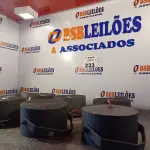 LOTE 233 - 06 ALTO-FALANTES COM SUPORTE DE FERRO. (NO ESTADO, LEILÃO NÃO TEM GARANTIA E NEM DEVOLUÇÃO, SUJEITO A POSSÍVEIS AVARIAS VISÍVEIS/OCULTAS E/OU AUSÊNCIA DE COMPONENTES).