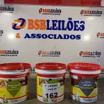 LOTE 162 - 02 BALDES DE MANTAS LIQUIDAS PRETA E 01 BALDE DE CHAPIX MARCAS QUARTZOLIT 3,6L. (NO ESTADO, LEILÃO NÃO TEM GARANTIA E NEM DEVOLUÇÃO, SUJEITO A POSSÍVEIS AVARIAS VISÍVEIS/OCULTAS E/OU AUSÊNCIA DE COMPONENTES).