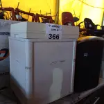 LOTE 366 - 02 FRAGMENTADORAS DE PAPEL MARCAS E MODELOS DIVERSOS. (NO ESTADO, LEILÃO NÃO TEM GARANTIA E NEM DEVOLUÇÃO, SUJEITO A POSSÍVEIS AVARIAS VISÍVEIS/OCULTAS E/OU AUSÊNCIA DE COMPONENTES).