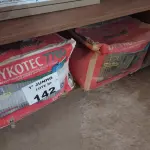 LOTE 142 - 02 CAIXAS DE ARGAMASSA POLIMÉRICA SENDO: DRYKOTEC 7700/5500. (NO ESTADO, LEILÃO NÃO TEM GARANTIA E NEM DEVOLUÇÃO, SUJEITO A POSSÍVEIS AVARIAS VISÍVEIS/OCULTAS E/OU AUSÊNCIA DE COMPONENTES).