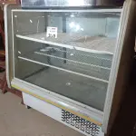 LOTE 330 - 01 EXPOSITOR REFRIGERADO MARCA GELOPAR. (NO ESTADO, LEILÃO NÃO TEM GARANTIA E NEM DEVOLUÇÃO, SUJEITO A POSSÍVEIS AVARIAS VISÍVEIS/OCULTAS E/OU AUSÊNCIA DE COMPONENTES).