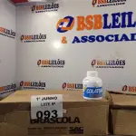 LOTE 093 - 02 CAIXAS COM COLA TUBO ST BRASCOLA 15 FRASCOS CADA. (NO ESTADO, LEILÃO NÃO TEM GARANTIA E NEM DEVOLUÇÃO, SUJEITO A POSSÍVEIS AVARIAS VISÍVEIS/OCULTAS E/OU AUSÊNCIA DE COMPONENTES).
