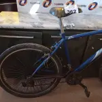 LOTE 362 - 01 BICICLETA MARCA CALOI ARO26. (NO ESTADO, LEILÃO NÃO TEM GARANTIA E NEM DEVOLUÇÃO, SUJEITO A POSSÍVEIS AVARIAS VISÍVEIS/OCULTAS E/OU AUSÊNCIA DE COMPONENTES).