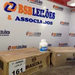 LOTE 161 - 02 CAIXAS COM COLA TUBO ST BRASCOLA 15 FRASCOS CADA. (NO ESTADO, LEILÃO NÃO TEM GARANTIA E NEM DEVOLUÇÃO, SUJEITO A POSSÍVEIS AVARIAS VISÍVEIS/OCULTAS E/OU AUSÊNCIA DE COMPONENTES).