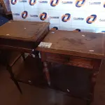 LOTE 389 - 01 MESA DE CENTRO E 02 CRIADOS MUDO EM MADEIRA ENTALHADA. (NO ESTADO, LEILÃO NÃO TEM GARANTIA E NEM DEVOLUÇÃO, SUJEITO A POSSÍVEIS AVARIAS VISÍVEIS/OCULTAS E/OU AUSÊNCIA DE COMPONENTES).